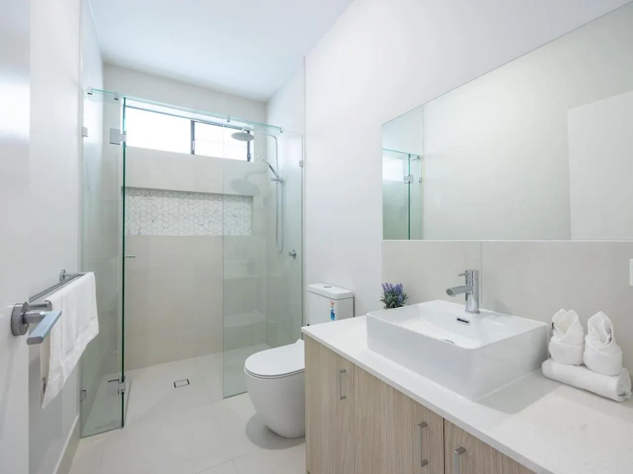 Luxurious 4 Bedroom Home With Ac, Wi-Fi And Smarttv Park Ridge 0*,  Australia